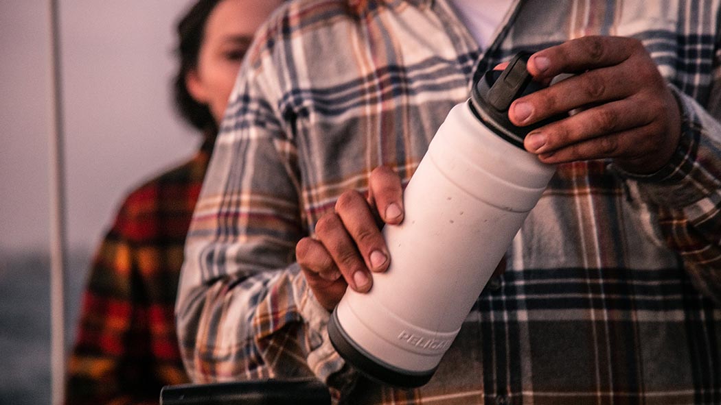 pelican-32oz-hot-cold-insulated-bottle